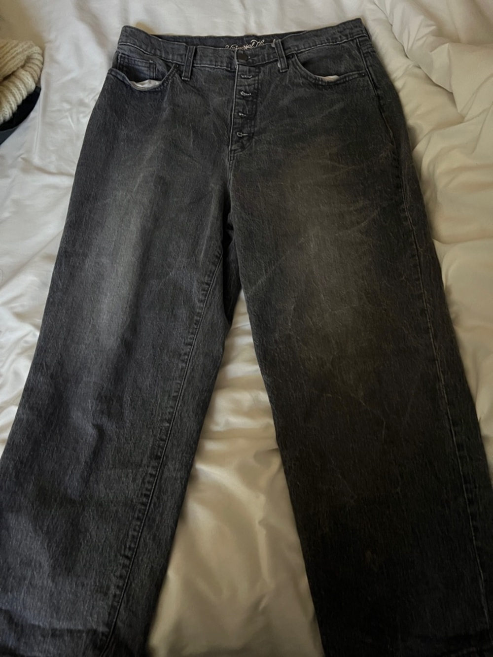 Universal Thread Woman’s Faded Black Relaxed Jeans